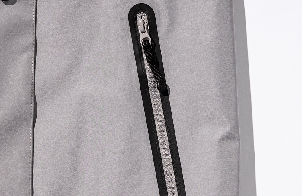 アイテム詳細イメージ 前身頃にポケットを4つ配置