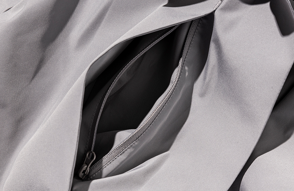 アイテム詳細イメージ 前身頃にポケットを4つ配置