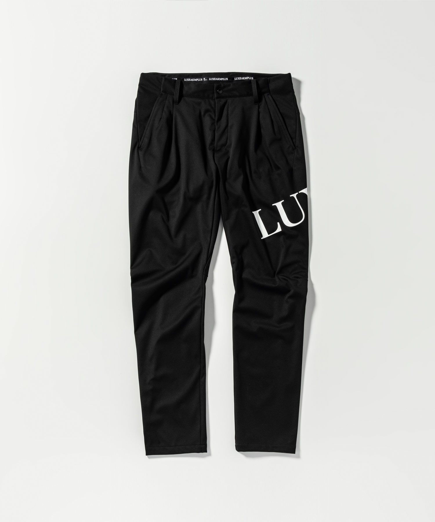 LUXEAKMPLUS(リュクスエイケイエムプラス)ゴルフ ビッグロゴ防風ロングパンツ