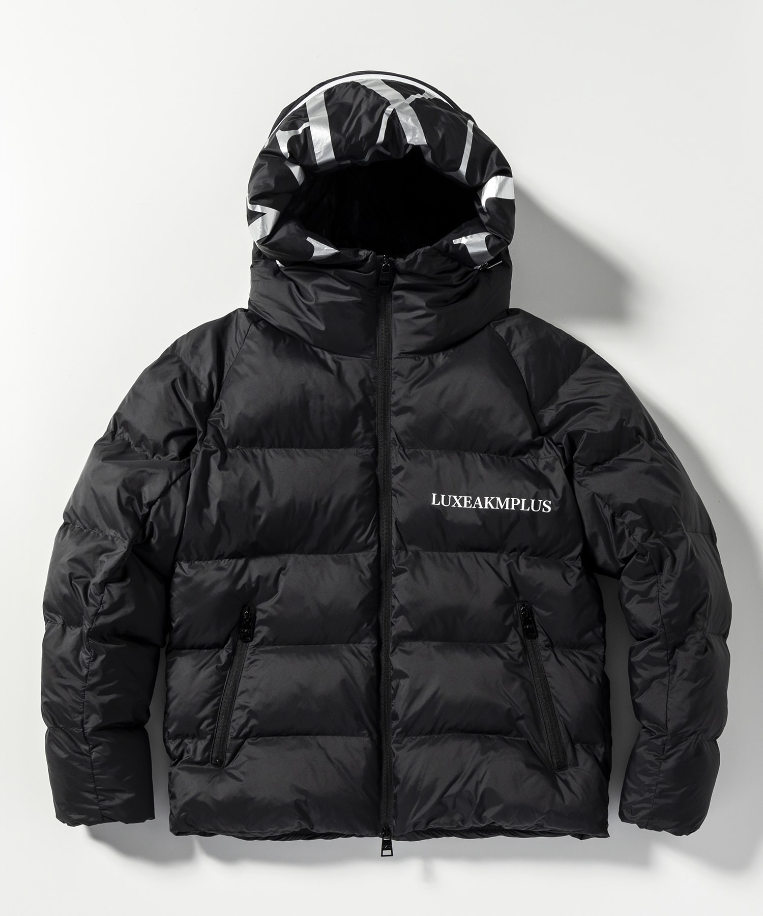 LUXEAKMPLUS(リュクスエイケイエムプラス)ゴルフ フードロゴ軽量ナイロンジャケット