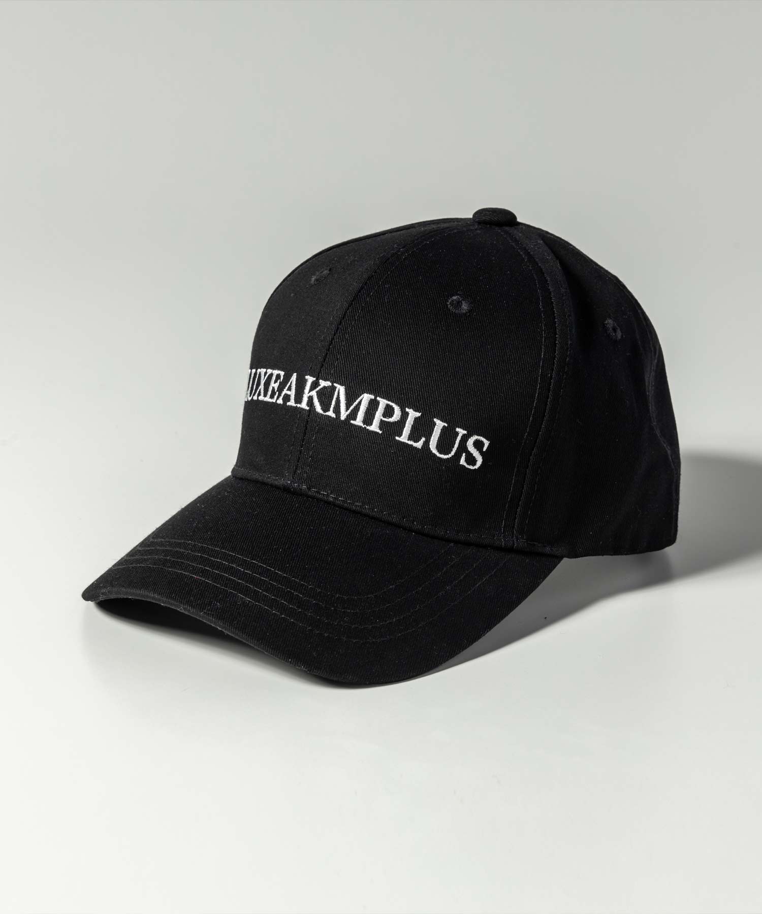 LUXEAKMPLUS(リュクスエイケイエムプラス)ゴルフ ロゴキャップ