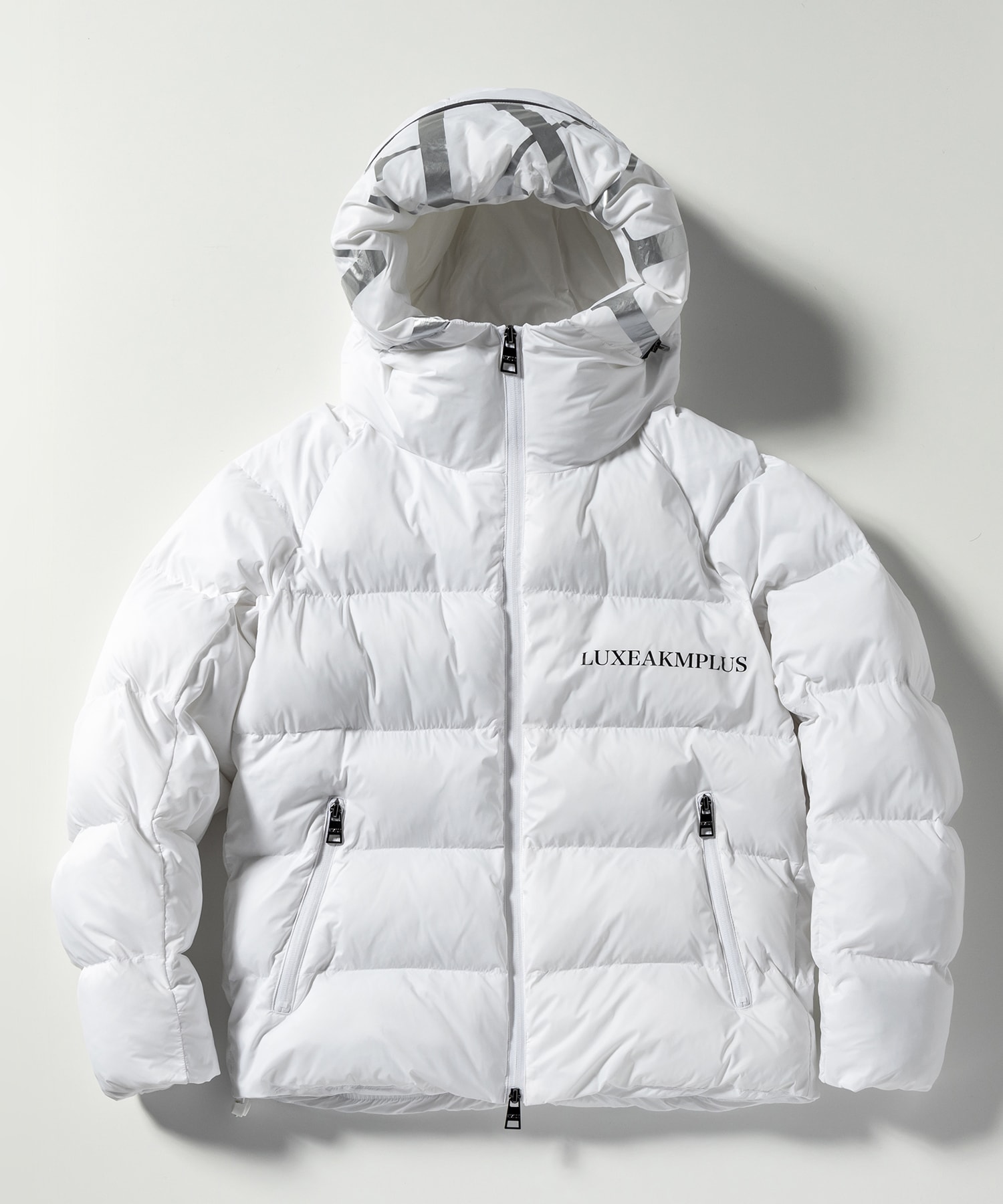 LUXEAKMPLUS(リュクスエイケイエムプラス)ゴルフ フードロゴ軽量ナイロンジャケット